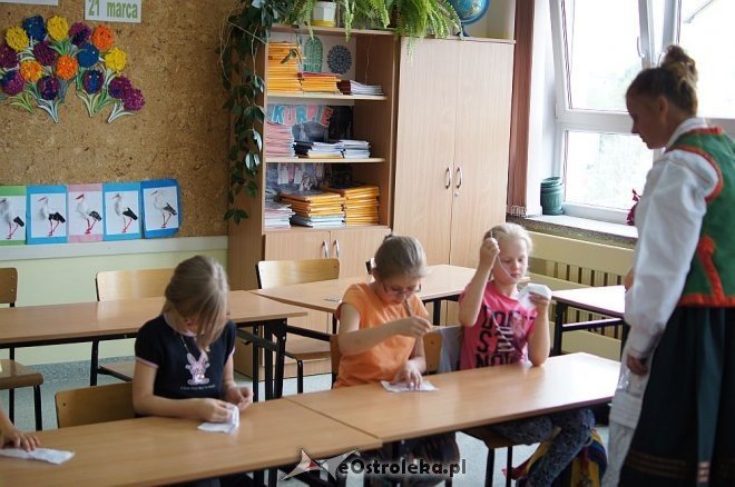 „Kurpie Pieśnią i Słowem Malowane” – Kolejny dzień Dni Kultury Kurpiowskiej w SP 10 [28.05.2014] - zdjęcie #55 - eOstroleka.pl