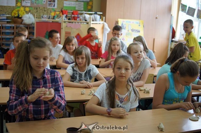 „Kurpie Pieśnią i Słowem Malowane” – Kolejny dzień Dni Kultury Kurpiowskiej w SP 10 [28.05.2014] - zdjęcie #51 - eOstroleka.pl