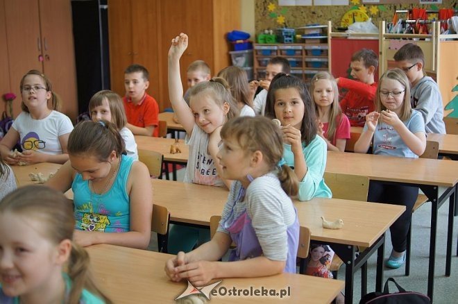 „Kurpie Pieśnią i Słowem Malowane” – Kolejny dzień Dni Kultury Kurpiowskiej w SP 10 [28.05.2014] - zdjęcie #50 - eOstroleka.pl