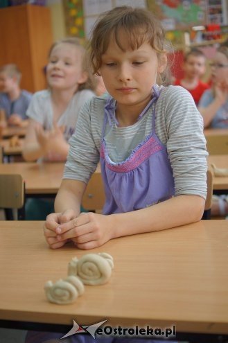 „Kurpie Pieśnią i Słowem Malowane” – Kolejny dzień Dni Kultury Kurpiowskiej w SP 10 [28.05.2014] - zdjęcie #49 - eOstroleka.pl