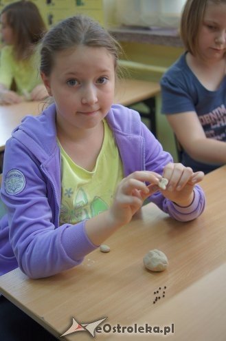 „Kurpie Pieśnią i Słowem Malowane” – Kolejny dzień Dni Kultury Kurpiowskiej w SP 10 [28.05.2014] - zdjęcie #47 - eOstroleka.pl