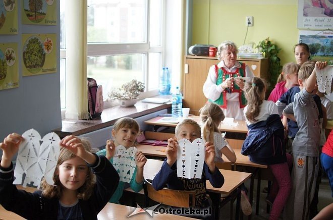„Kurpie Pieśnią i Słowem Malowane” – Kolejny dzień Dni Kultury Kurpiowskiej w SP 10 [28.05.2014] - zdjęcie #37 - eOstroleka.pl