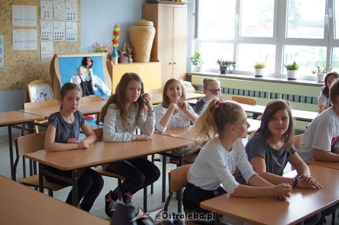 „Kurpie Pieśnią i Słowem Malowane” – Kolejny dzień Dni Kultury Kurpiowskiej w SP 10 [28.05.2014] - zdjęcie #32 - eOstroleka.pl