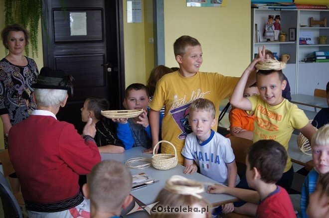 „Kurpie Pieśnią i Słowem Malowane” – Kolejny dzień Dni Kultury Kurpiowskiej w SP 10 [28.05.2014] - zdjęcie #6 - eOstroleka.pl
