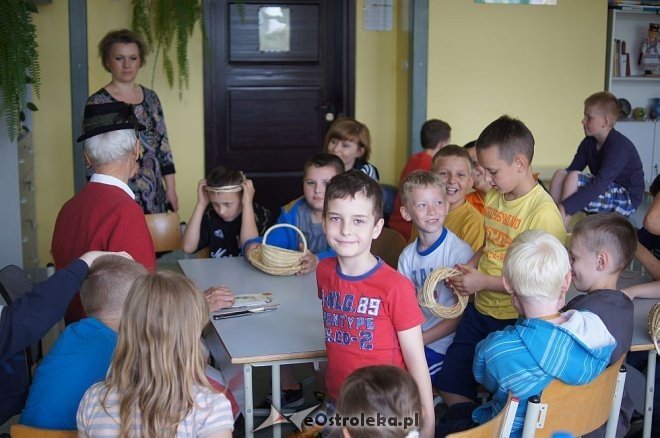 „Kurpie Pieśnią i Słowem Malowane” – Kolejny dzień Dni Kultury Kurpiowskiej w SP 10 [28.05.2014] - zdjęcie #4 - eOstroleka.pl