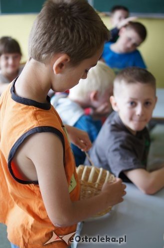 „Kurpie Pieśnią i Słowem Malowane” – Kolejny dzień Dni Kultury Kurpiowskiej w SP 10 [28.05.2014] - zdjęcie #3 - eOstroleka.pl