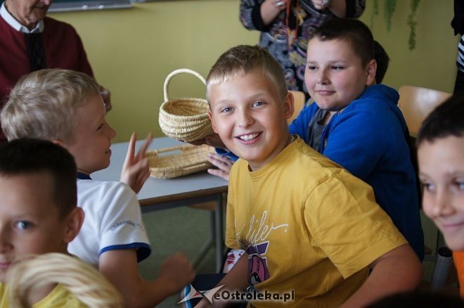 „Kurpie Pieśnią i Słowem Malowane” – Kolejny dzień Dni Kultury Kurpiowskiej w SP 10 [28.05.2014] - zdjęcie #1 - eOstroleka.pl
