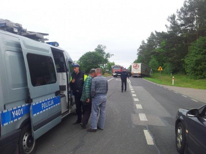 Zderzenie dwóch tirów i ciągnika rolniczego w Laskowcu [28.05.2014] - zdjęcie #14 - eOstroleka.pl