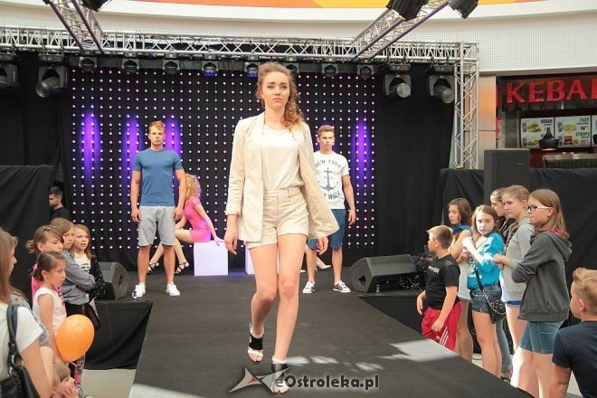Pokaz mody Roxany Dawid w Galerii Bursztynowej [31.05.2014] - zdjęcie #4 - eOstroleka.pl