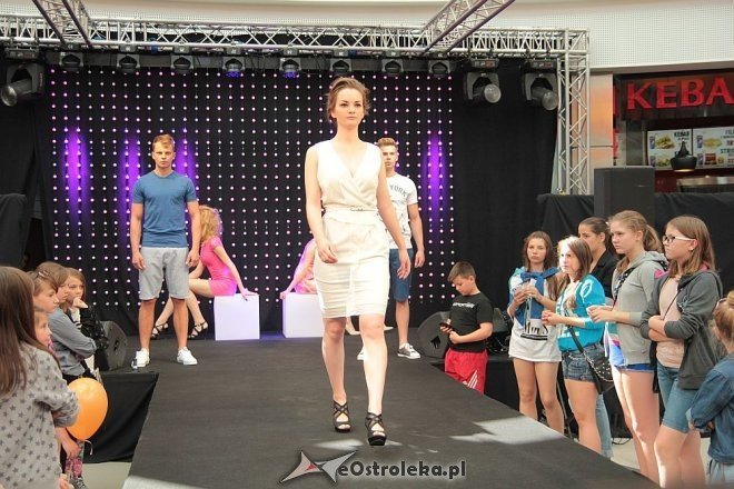 Pokaz mody Roxany Dawid w Galerii Bursztynowej [31.05.2014] - zdjęcie #17 - eOstroleka.pl