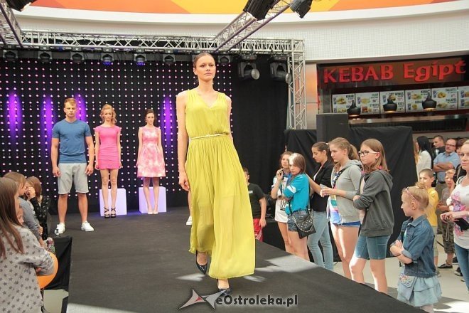 Pokaz mody Roxany Dawid w Galerii Bursztynowej [31.05.2014] - zdjęcie #152 - eOstroleka.pl