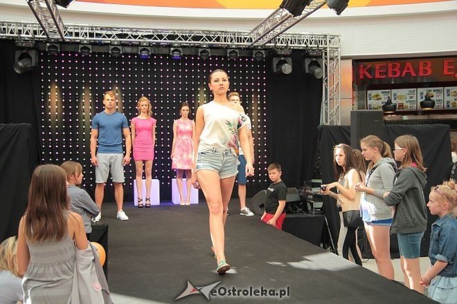 Pokaz mody Roxany Dawid w Galerii Bursztynowej [31.05.2014] - zdjęcie #49 - eOstroleka.pl