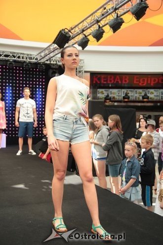 Pokaz mody Roxany Dawid w Galerii Bursztynowej [31.05.2014] - zdjęcie #50 - eOstroleka.pl