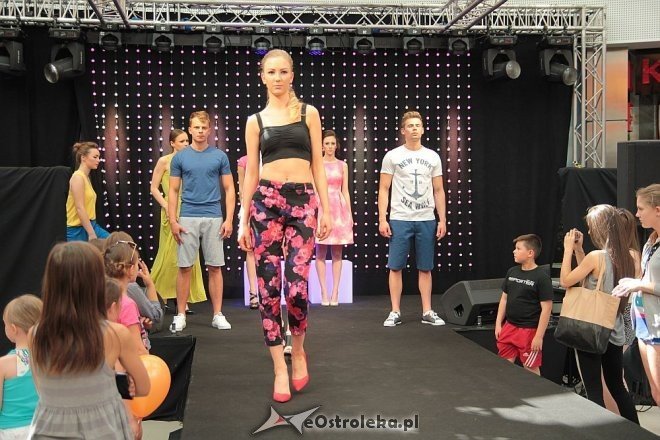 Pokaz mody Roxany Dawid w Galerii Bursztynowej [31.05.2014] - zdjęcie #123 - eOstroleka.pl