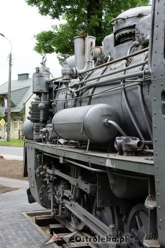Kolejny etap prac woków lokomotywy na Placu Dworcowym [02.06.2014] - zdjęcie #5 - eOstroleka.pl