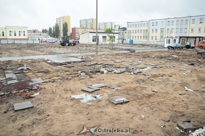 „Mały ryneczek” opustoszał. Teren przygotowany pod budowę [04.06.2014] - zdjęcie #8 - eOstroleka.pl
