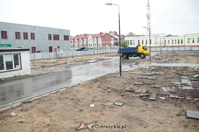 „Mały ryneczek” opustoszał. Teren przygotowany pod budowę [04.06.2014] - zdjęcie #2 - eOstroleka.pl