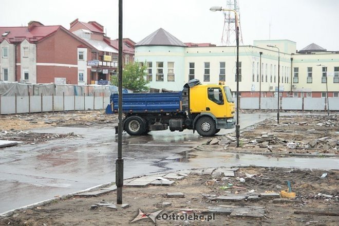 „Mały ryneczek” opustoszał. Teren przygotowany pod budowę [04.06.2014] - zdjęcie #6 - eOstroleka.pl