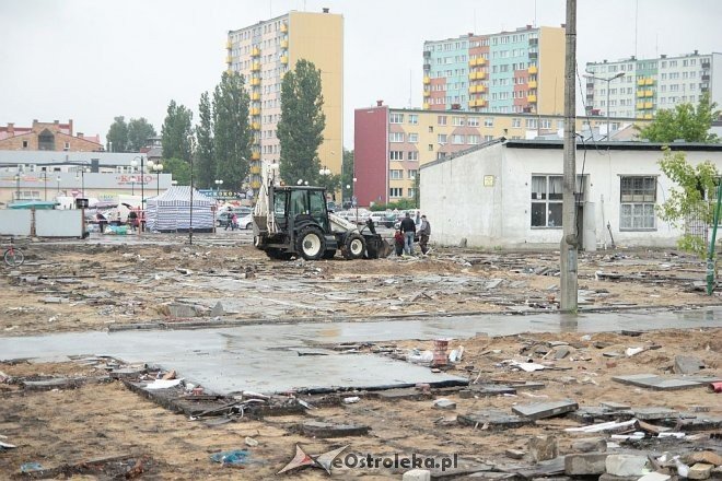 „Mały ryneczek” opustoszał. Teren przygotowany pod budowę [04.06.2014] - zdjęcie #4 - eOstroleka.pl