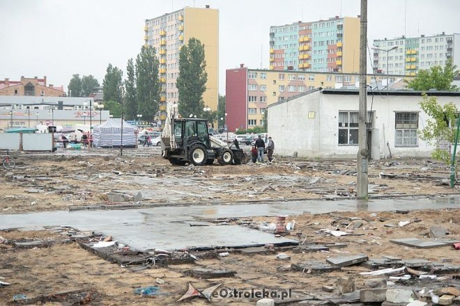„Mały ryneczek” opustoszał. Teren przygotowany pod budowę [04.06.2014] - zdjęcie #5 - eOstroleka.pl