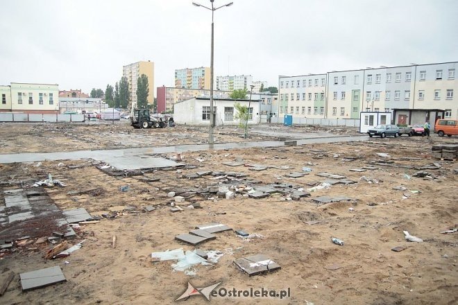„Mały ryneczek” opustoszał. Teren przygotowany pod budowę [04.06.2014] - zdjęcie #5 - eOstroleka.pl