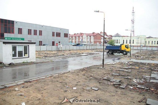 „Mały ryneczek” opustoszał. Teren przygotowany pod budowę [04.06.2014] - zdjęcie #6 - eOstroleka.pl