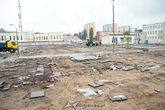 „Mały ryneczek” opustoszał. Teren przygotowany pod budowę [04.06.2014] - zdjęcie #2 - eOstroleka.pl