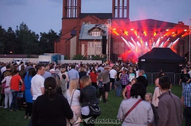 Zespół Piersi na finał wielkiego otwarcia Galerii Bursztynowej [05.06.2014] - zdjęcie #152 - eOstroleka.pl