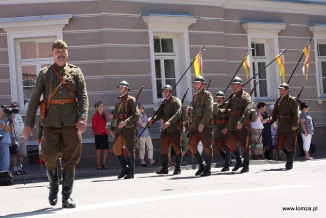 Parada Województwa Podlaskiego przeszła ulicami Łomży - zdjęcie #26 - eOstroleka.pl
