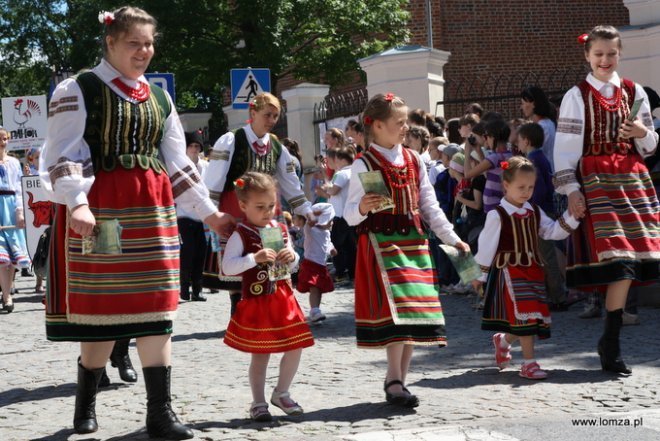 Parada Województwa Podlaskiego przeszła ulicami Łomży - zdjęcie #9 - eOstroleka.pl