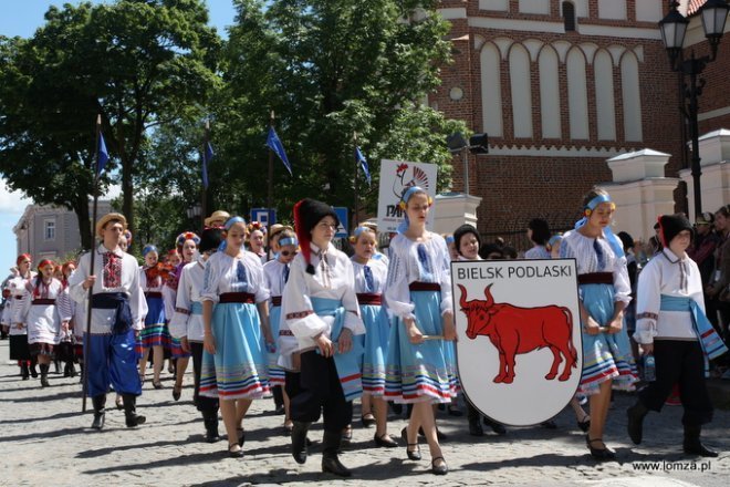 Parada Województwa Podlaskiego przeszła ulicami Łomży - zdjęcie #10 - eOstroleka.pl