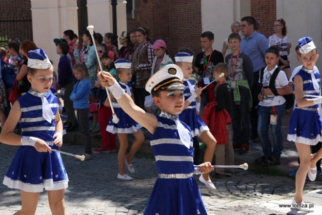 Parada Województwa Podlaskiego przeszła ulicami Łomży - zdjęcie #1 - eOstroleka.pl