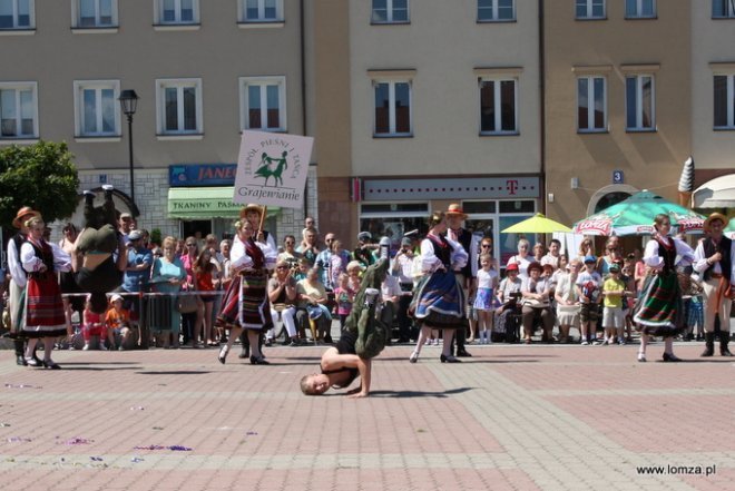 Parada Województwa Podlaskiego przeszła ulicami Łomży - zdjęcie #17 - eOstroleka.pl