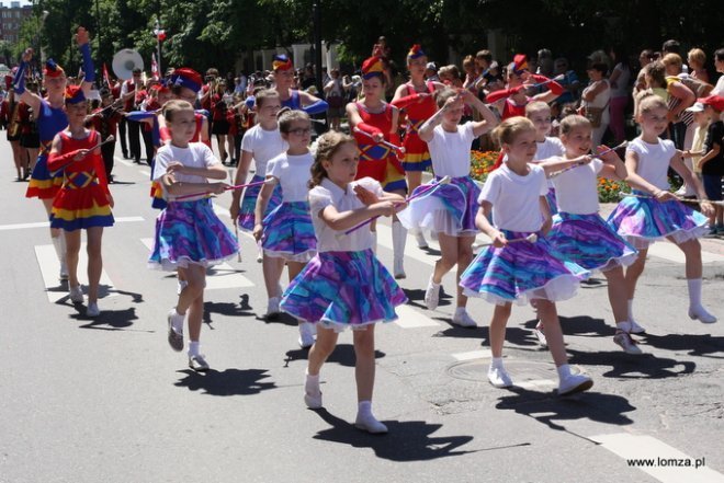 Parada Województwa Podlaskiego przeszła ulicami Łomży - zdjęcie #4 - eOstroleka.pl