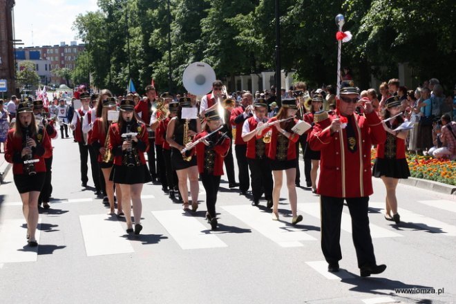 Parada Województwa Podlaskiego przeszła ulicami Łomży - zdjęcie #28 - eOstroleka.pl