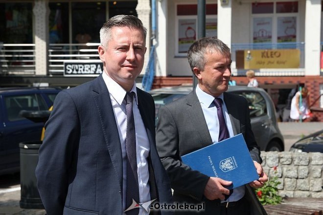 Parlamentarzyści PiS pod pomnikiem im. Lecha Kaczyńskiego [11.06.2014] - zdjęcie #46 - eOstroleka.pl