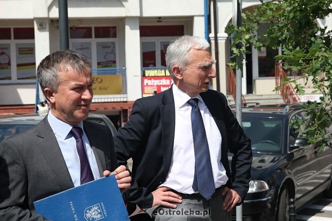 Parlamentarzyści PiS pod pomnikiem im. Lecha Kaczyńskiego [11.06.2014] - zdjęcie #43 - eOstroleka.pl