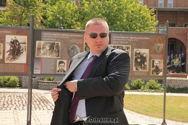 Parlamentarzyści PiS pod pomnikiem im. Lecha Kaczyńskiego [11.06.2014] - zdjęcie #14 - eOstroleka.pl