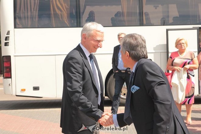 Parlamentarzyści PiS pod pomnikiem im. Lecha Kaczyńskiego [11.06.2014] - zdjęcie #26 - eOstroleka.pl
