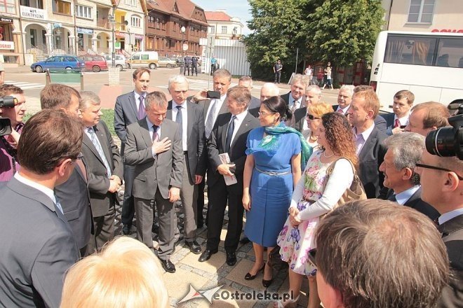 Parlamentarzyści PiS pod pomnikiem im. Lecha Kaczyńskiego [11.06.2014] - zdjęcie #34 - eOstroleka.pl