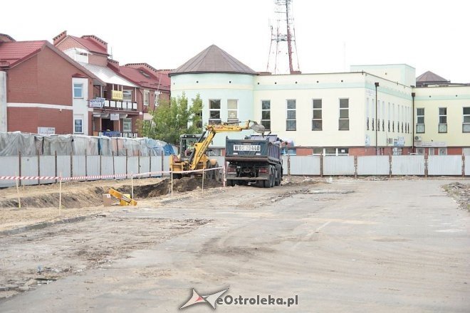 Ostrołęka: Ruszyły prace ziemne przy budowie Hali Targowej [18.06.2014] - zdjęcie #1 - eOstroleka.pl