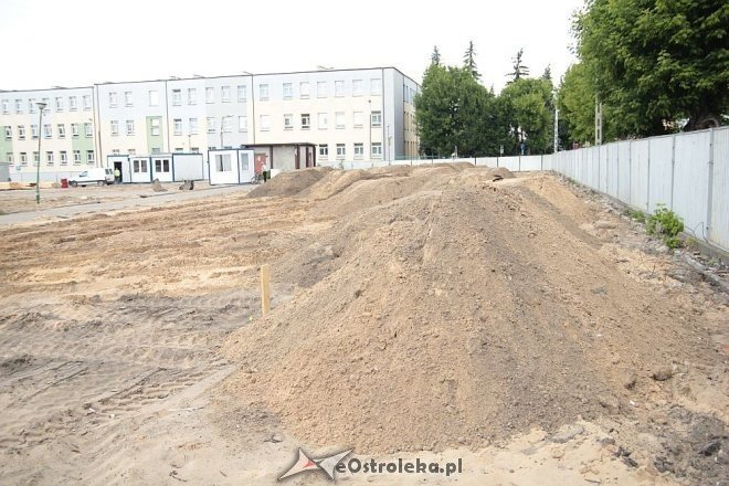 Ostrołęka: Ruszyły prace ziemne przy budowie Hali Targowej [18.06.2014] - zdjęcie #2 - eOstroleka.pl