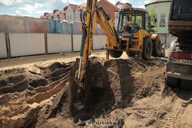 Ostrołęka: Ruszyły prace ziemne przy budowie Hali Targowej [18.06.2014] - zdjęcie #11 - eOstroleka.pl