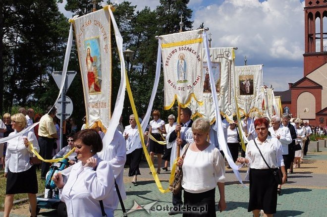 Procesja Bożego Ciała parafii pw. Zbawiciela Świata [19.06.2014] - zdjęcie #26 - eOstroleka.pl