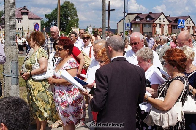 Procesja Bożego Ciała parafii pw. Zbawiciela Świata [19.06.2014] - zdjęcie #56 - eOstroleka.pl