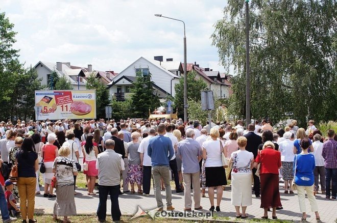Procesja Bożego Ciała parafii pw. Zbawiciela Świata [19.06.2014] - zdjęcie #74 - eOstroleka.pl