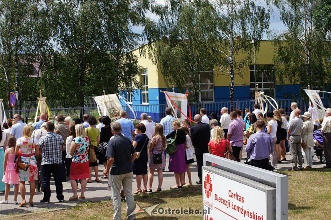 Procesja Bożego Ciała parafii pw. Zbawiciela Świata [19.06.2014] - zdjęcie #11 - eOstroleka.pl