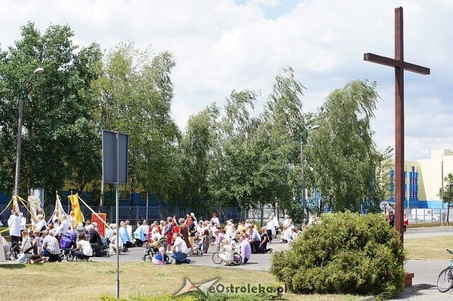 Procesja Bożego Ciała parafii pw. Zbawiciela Świata [19.06.2014] - zdjęcie #5 - eOstroleka.pl