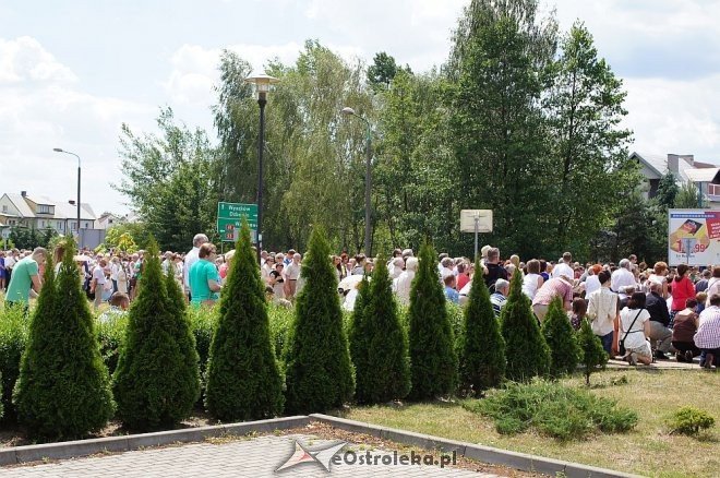 Procesja Bożego Ciała parafii pw. Zbawiciela Świata [19.06.2014] - zdjęcie #3 - eOstroleka.pl