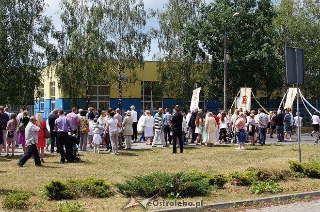 Procesja Bożego Ciała parafii pw. Zbawiciela Świata [19.06.2014] - zdjęcie #2 - eOstroleka.pl